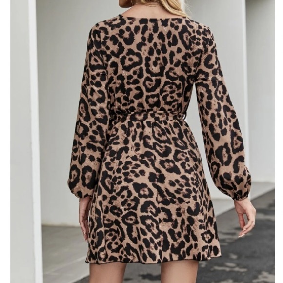 Leopard print lantern sleeve belted dress - Picture 3 of 6